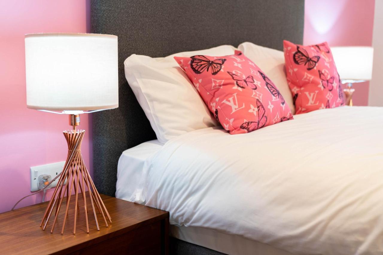 Maevela Apartments ☆ Pink Luxury Apartment With Balcony - Birmingham City Centre - 5 Min Walk From Bullring, Cube, Mailbox, New Street Station - Free Netflix & Wifi Ngoại thất bức ảnh