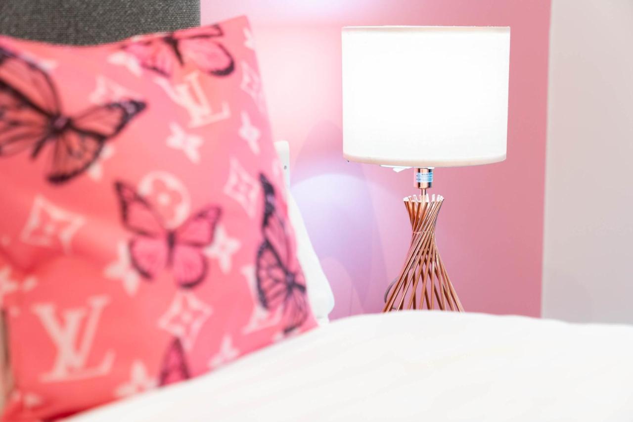 Maevela Apartments ☆ Pink Luxury Apartment With Balcony - Birmingham City Centre - 5 Min Walk From Bullring, Cube, Mailbox, New Street Station - Free Netflix & Wifi Ngoại thất bức ảnh