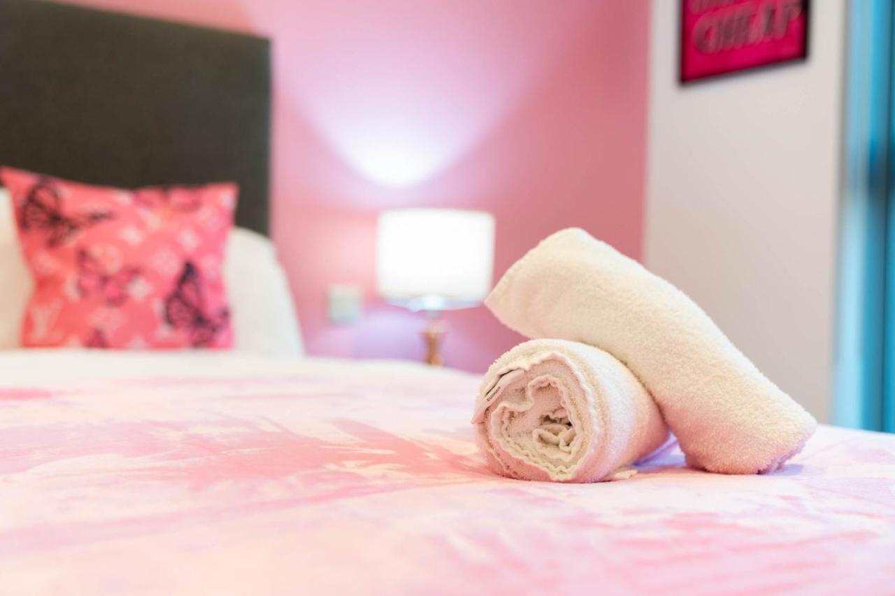 Maevela Apartments ☆ Pink Luxury Apartment With Balcony - Birmingham City Centre - 5 Min Walk From Bullring, Cube, Mailbox, New Street Station - Free Netflix & Wifi Ngoại thất bức ảnh